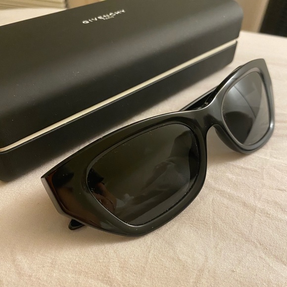 Givenchy rectangle sunglasses - Picture 4 of 5